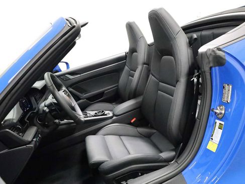Used 2025 Porsche 911 Carrera RWD image 5