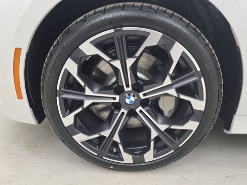 New 2025 BMW 330i xDrive Sedan w/ Convenience Package AWD/4WD image 11