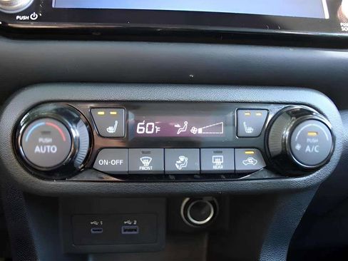 Used 2024 Nissan Kicks SR w/ SR Premium Package FWD image 31