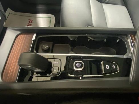 Certified 2023 Volvo XC60 B5 Plus AWD/4WD image 24