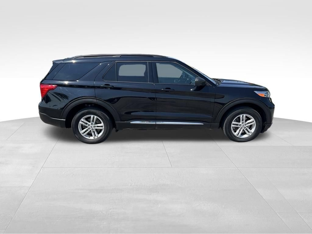 Used 2024 Ford Explorer XLT AWD/4WD image 8