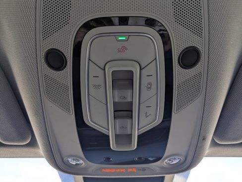 Used 2019 Audi e-tron Prestige w/ Prestige Package image 29