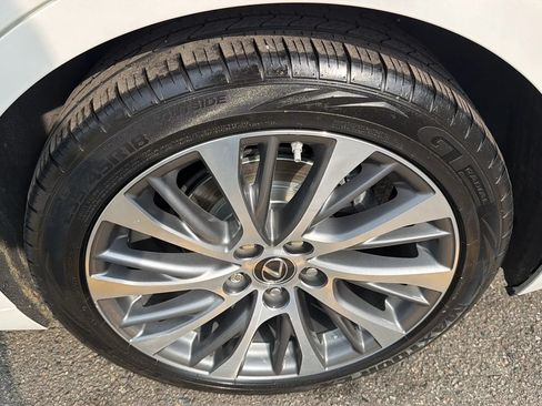 Used 2020 Lexus ES 350 w/ Premium Package FWD image 9