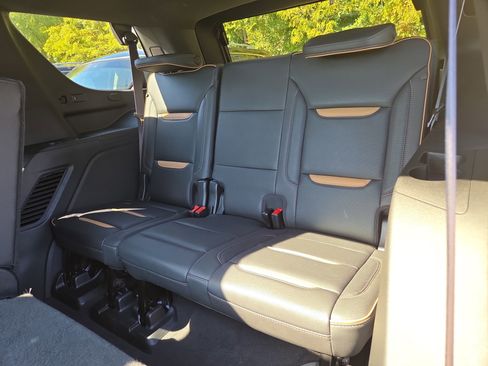 Used 2023 GMC Yukon AT4 w/ AT4 Premium Package image 10