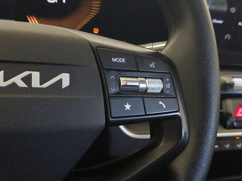 Used 2025 Kia K4 FWD image 16