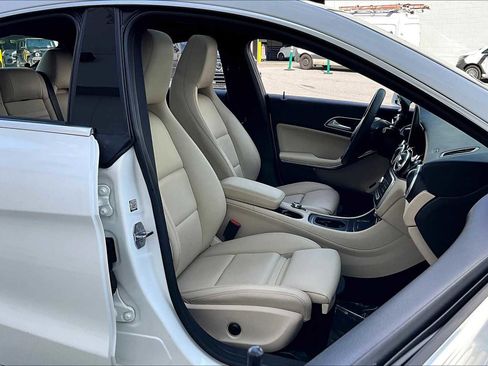 Used 2018 Mercedes-Benz CLA 250 image 8