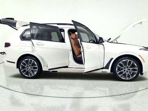 Used 2025 BMW X7 xDrive40i w/ M Sport Package AWD/4WD image 20