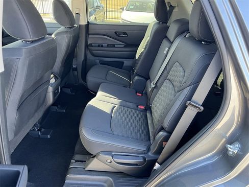 Certified 2024 Nissan Pathfinder SV image 11