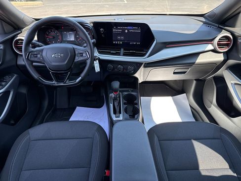 Used 2026 Chevrolet Trax RS FWD image 33