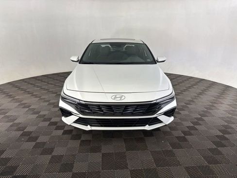 Used 2025 Hyundai Elantra SEL FWD image 2