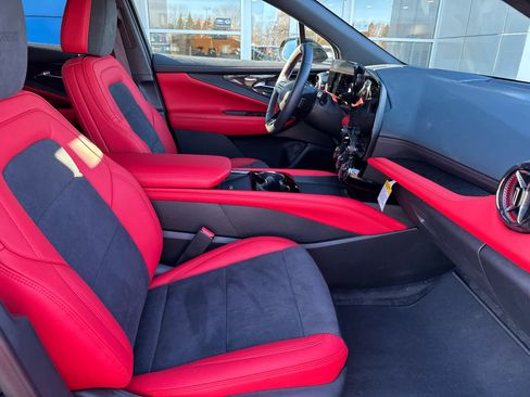 Used 2025 Chevrolet Blazer EV RS image 4