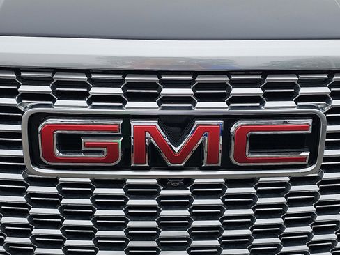 Used 2023 GMC Yukon Denali image 3