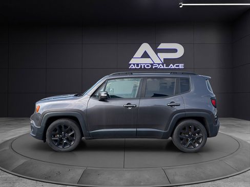 Used 2018 Jeep Renegade Altitude w/ Cold Weather Group FWD image 7