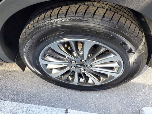 Certified 2020 Lincoln Nautilus Reserve image 10