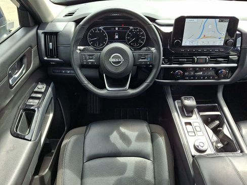 Used 2025 Nissan Pathfinder SL AWD/4WD image 13