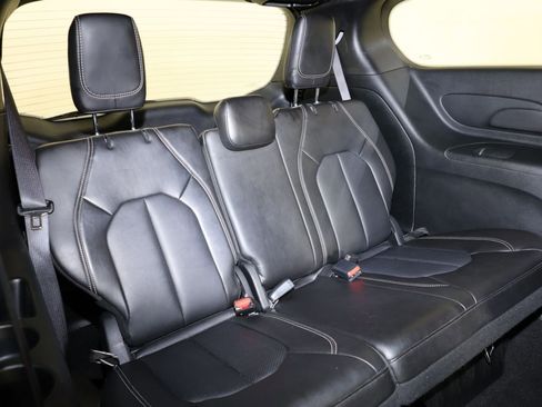 Used 2025 Chrysler Pacifica Select FWD image 34