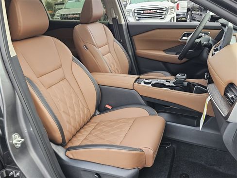 New 2026 Nissan Rogue Platinum image 15