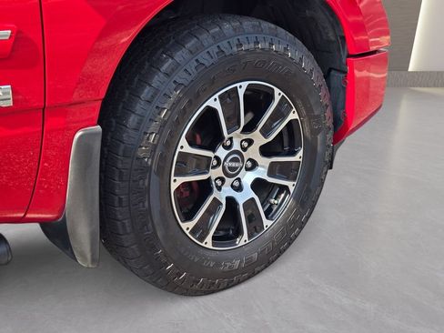 Used 2023 Nissan Titan SV w/ SV Convenience Package RWD image 5