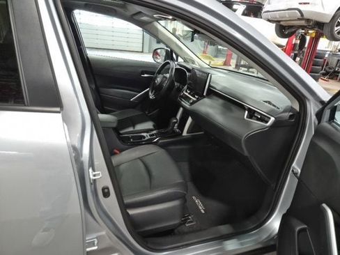 Used 2024 Toyota Corolla Cross XLE w/ Convenience Package image 11