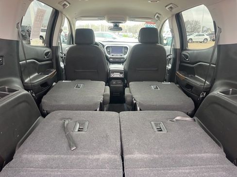 Used 2023 GMC Acadia SLE w/ Driver Convenience Package image 45