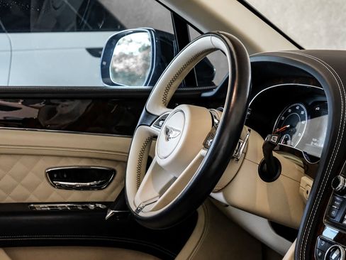 Used 2019 Bentley Bentayga AWD/4WD image 11