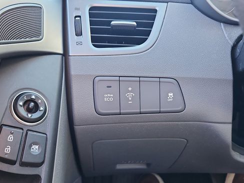 Used 2015 Hyundai Elantra SE image 20
