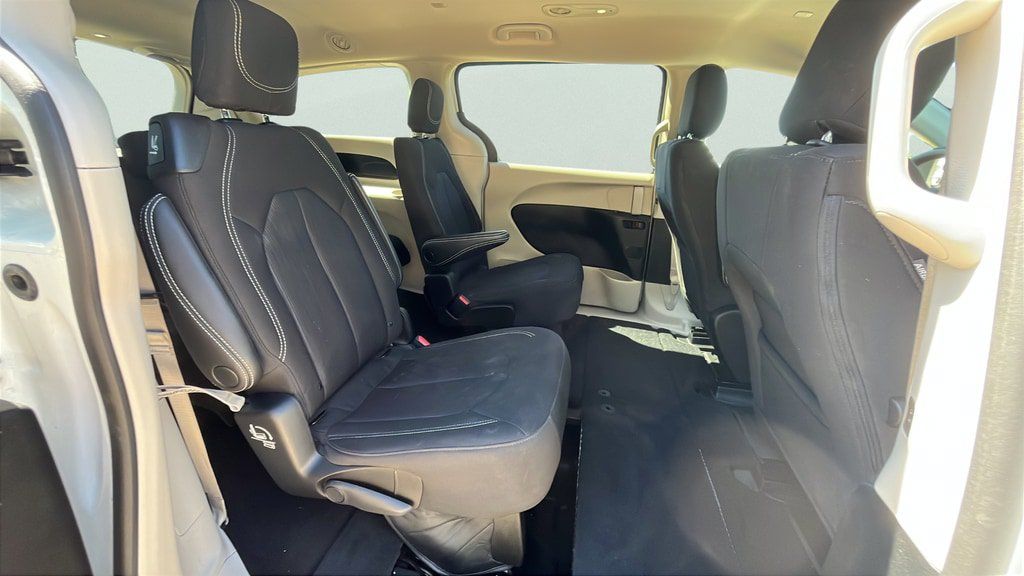 Used 2023 Chrysler Voyager LX FWD image 19