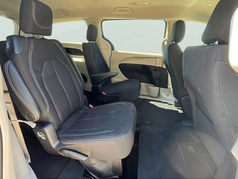 Used 2023 Chrysler Voyager LX FWD image 19