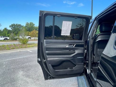 Used 2023 Jeep Grand Wagoneer Series II AWD/4WD image 57