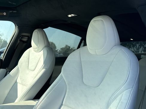 Used 2023 Tesla Model X AWD/4WD image 3