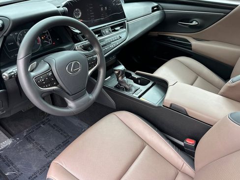 Used 2025 Lexus ES 350 w/ Premium Package FWD image 11
