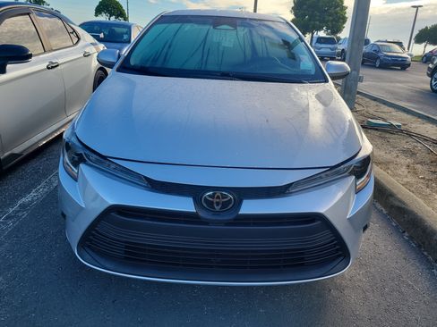 Used 2024 Toyota Corolla LE FWD image 2