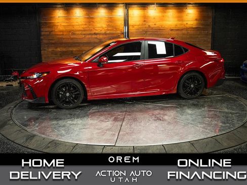 Used 2025 Toyota Camry SE w/ Convenience Package image 1