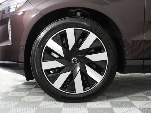 New 2025 Volvo EX90 Ultra w/ Protection Package Premier image 12