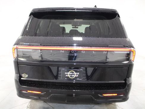 New 2026 Lincoln Navigator L Premier AWD/4WD image 7