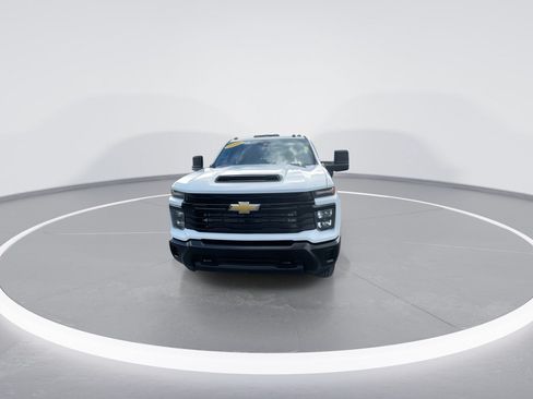 Used 2025 Chevrolet Silverado 3500 W/T AWD/4WD image 4