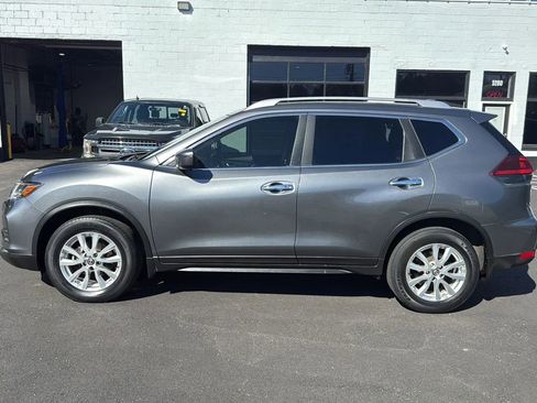 Used 2020 Nissan Rogue SV image 4