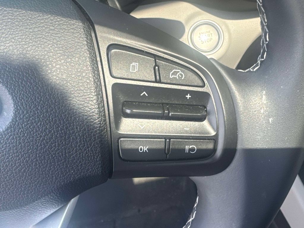 Used 2024 Hyundai Venue SEL FWD image 21