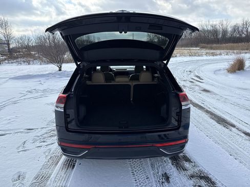 Used 2020 Volkswagen Atlas Cross Sport SE w/ Panoramic Sunroof Package image 24