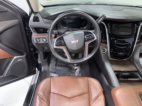 Used 2017 Cadillac Escalade Premium Luxury image 21
