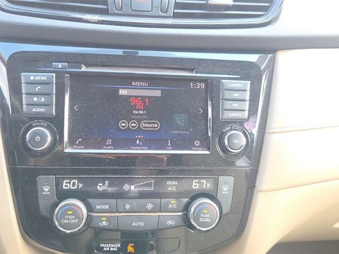 Used 2018 Nissan Rogue SV image 10