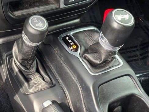 Used 2021 Jeep Wrangler Unlimited Sahara AWD/4WD image 27