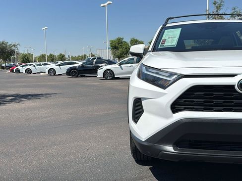 Used 2022 Toyota RAV4 XLE w/ Convenience Package AWD/4WD image 3