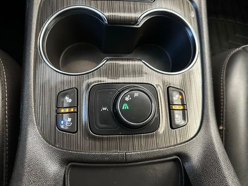 Certified 2023 GMC Acadia SLT w/ Preferred Package image 27