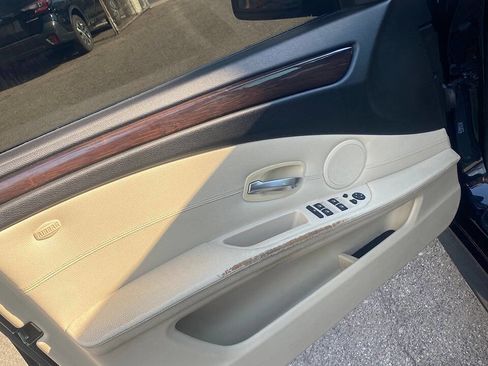 Used 2010 BMW 535i xDrive Wagon AWD/4WD image 23