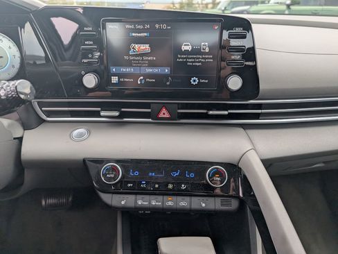 Used 2022 Hyundai Elantra SEL w/ Convenience + Premium Package image 21