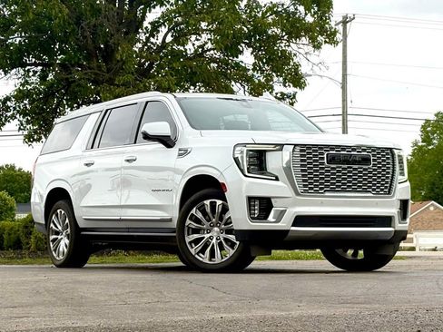 Used 2022 GMC Yukon XL Denali AWD/4WD image 1