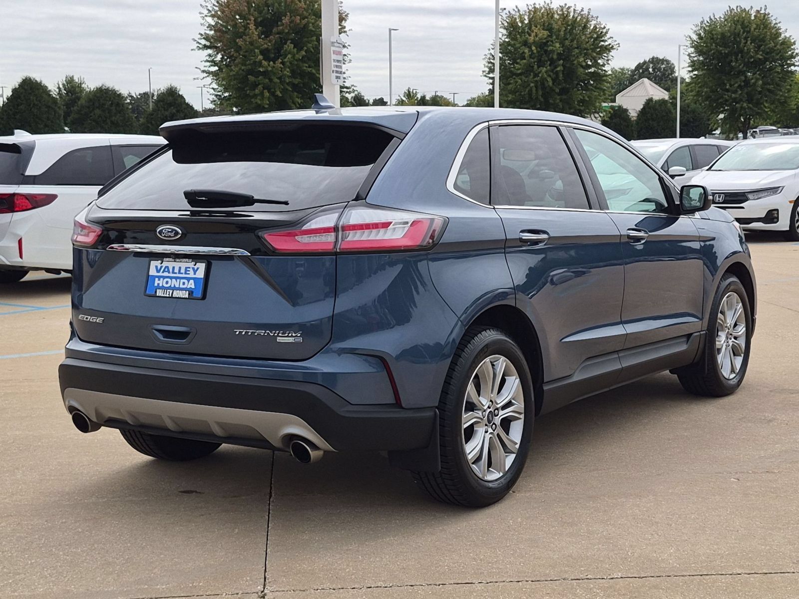Used 2019 Ford Edge Titanium w/ Cold Weather Package AWD/4WD image 6