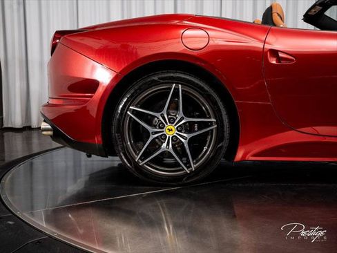 Used 2017 Ferrari California T RWD image 23
