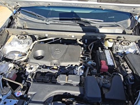 Used 2022 Toyota RAV4 LE image 32